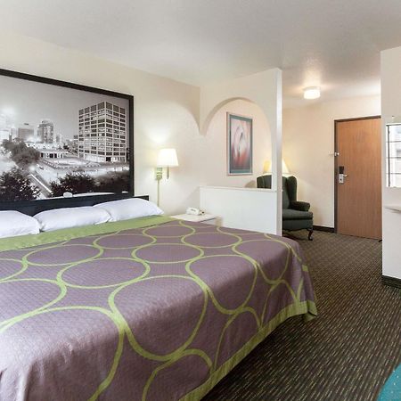 Super 8 By Wyndham Tulsa/Downtown/East Hotel Kültér fotó