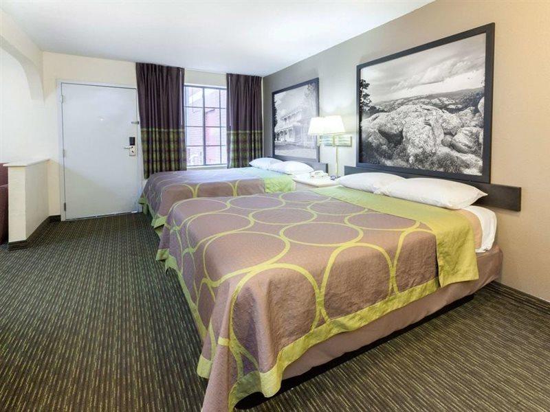 Super 8 By Wyndham Tulsa/Downtown/East Hotel Kültér fotó
